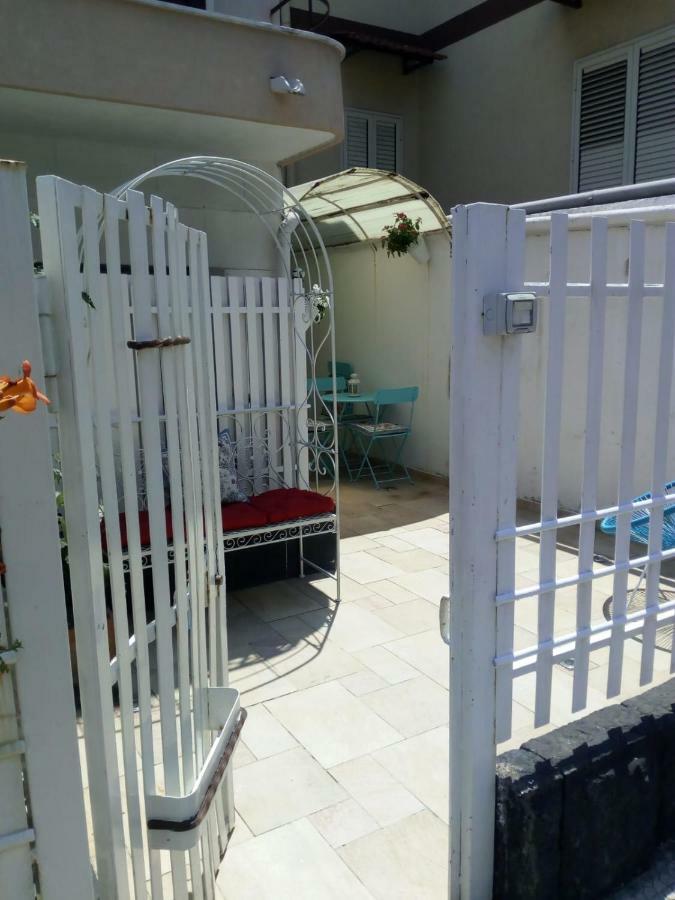 Blue Sea Apartment Aci Castello Bagian luar foto